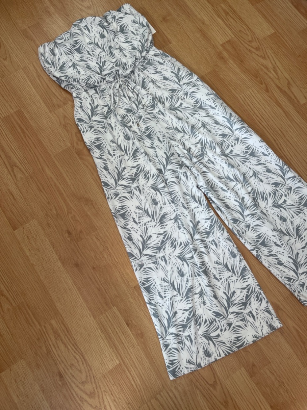 NWT J. Valdi Strapless Gray & White Tropical Cropped Jumpsuit / Coverup Size S - Picture 3 of 11